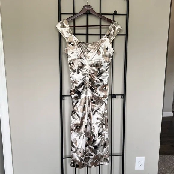 London Times Drapey Satin Ruched Floral Cocktail Dress Sz 4 - Picture 2 of 11